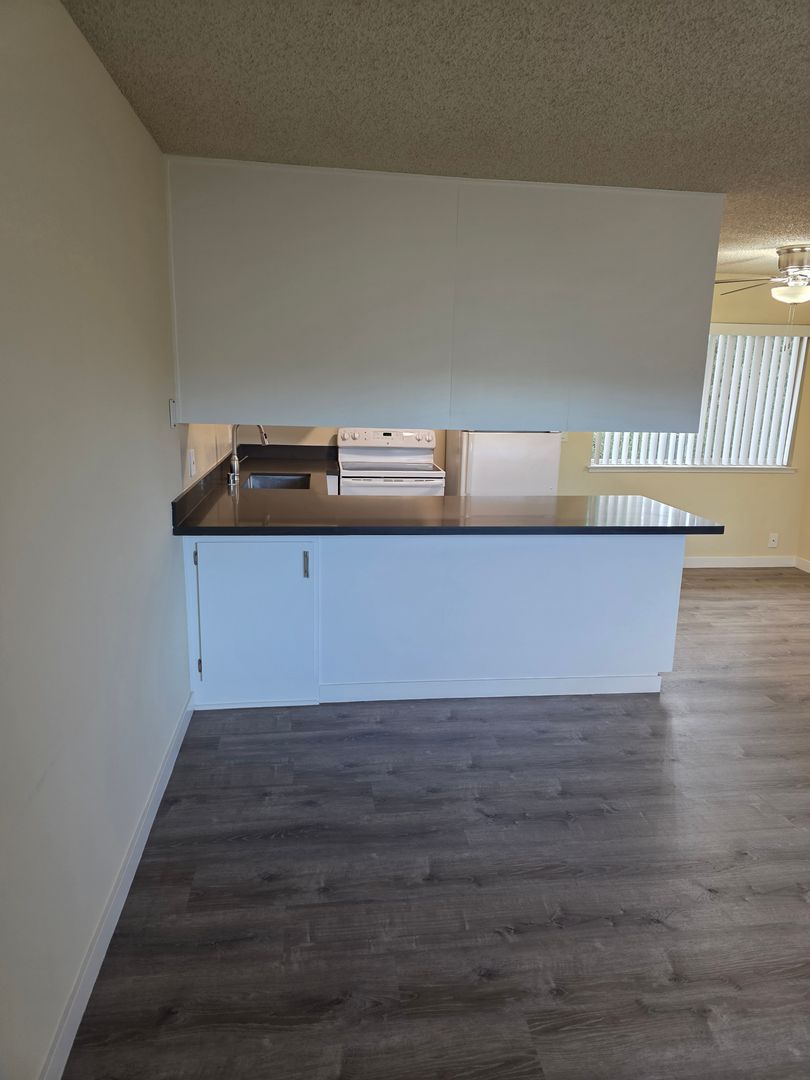 Sunnyvale Apartment: 475 Cumulus Ave