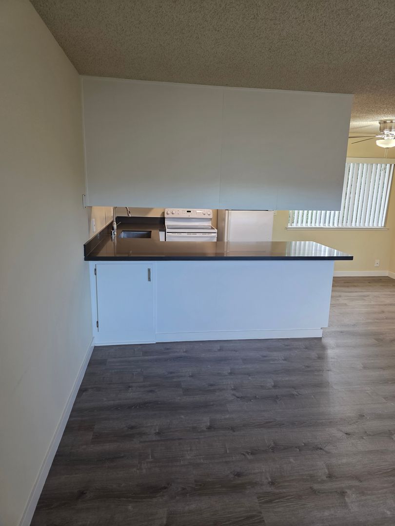 Sunnyvale Apartment: 475 Cumulus Ave