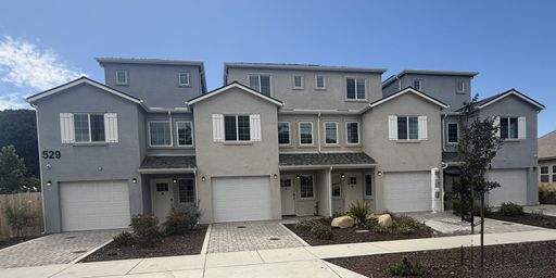 5 bedroom Townhouse – photo 1