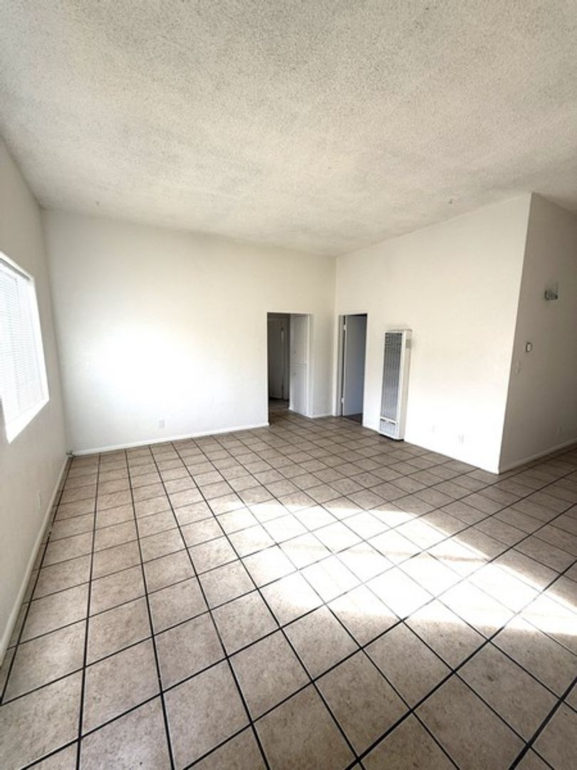 Guadalupe Apartment: 4522 11th Street - 4526D