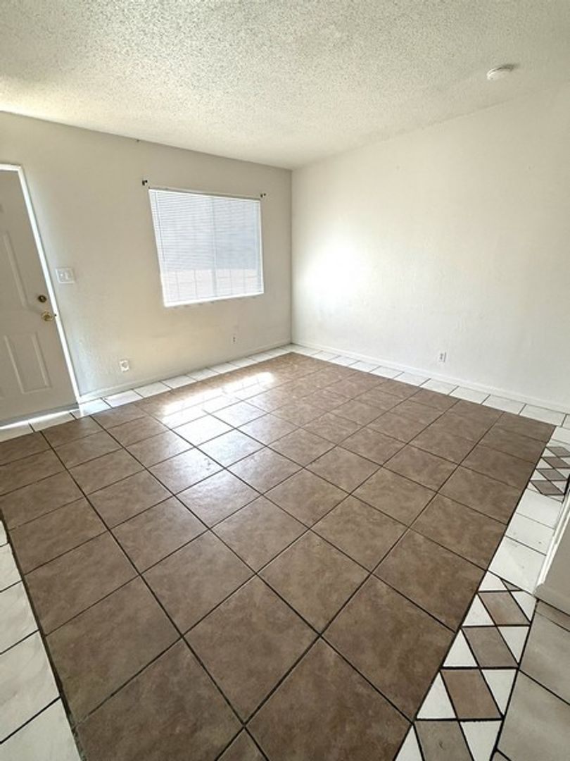 Guadalupe Apartment: 4522 11th Street - 4518E