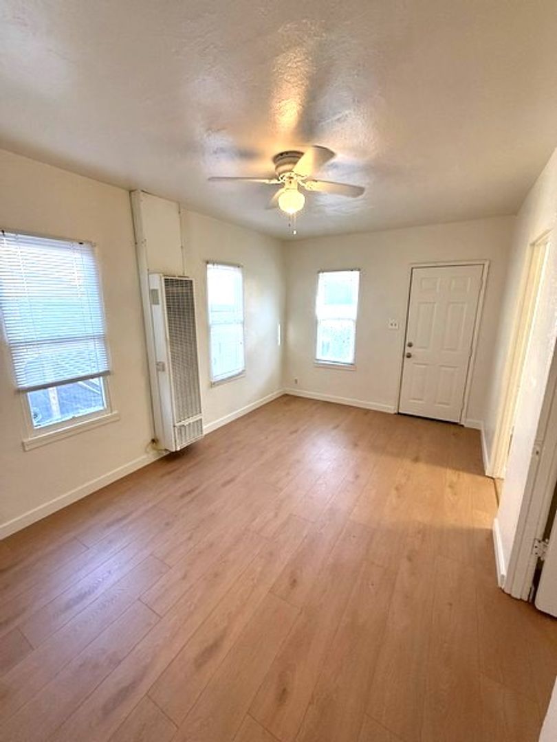 Santa Maria Apartment: 614 W. Orange St.