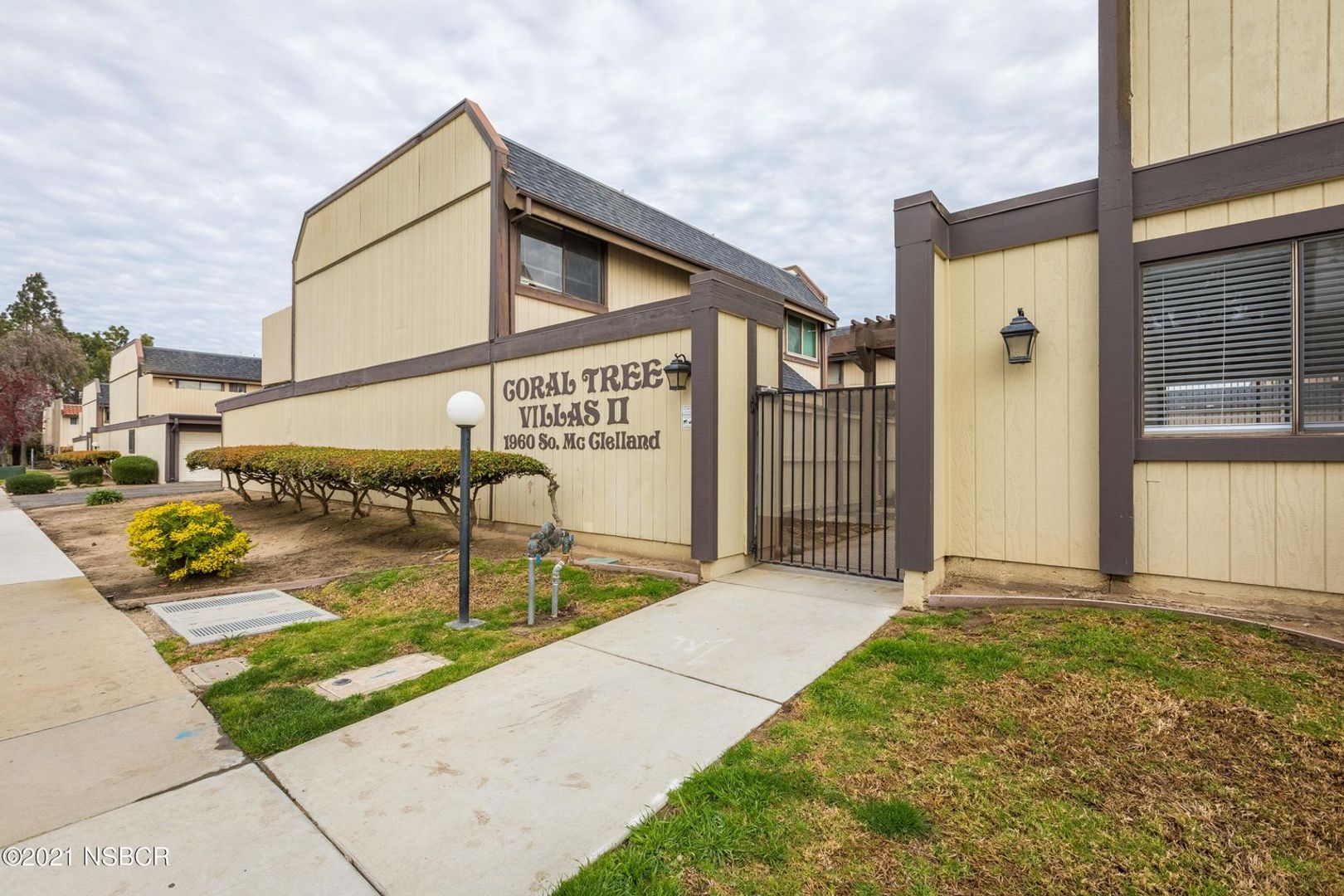 Santa Maria Townhome: 1960 S. McClelland Street F #27