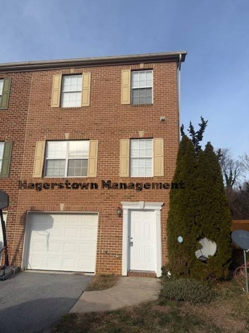 Hagerstown House: 17311 Evergreen Drive