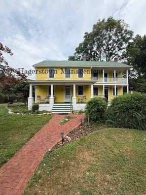 3 Bedroom Home Fully Furnished in Picturesque Appalachian Mountain Setting