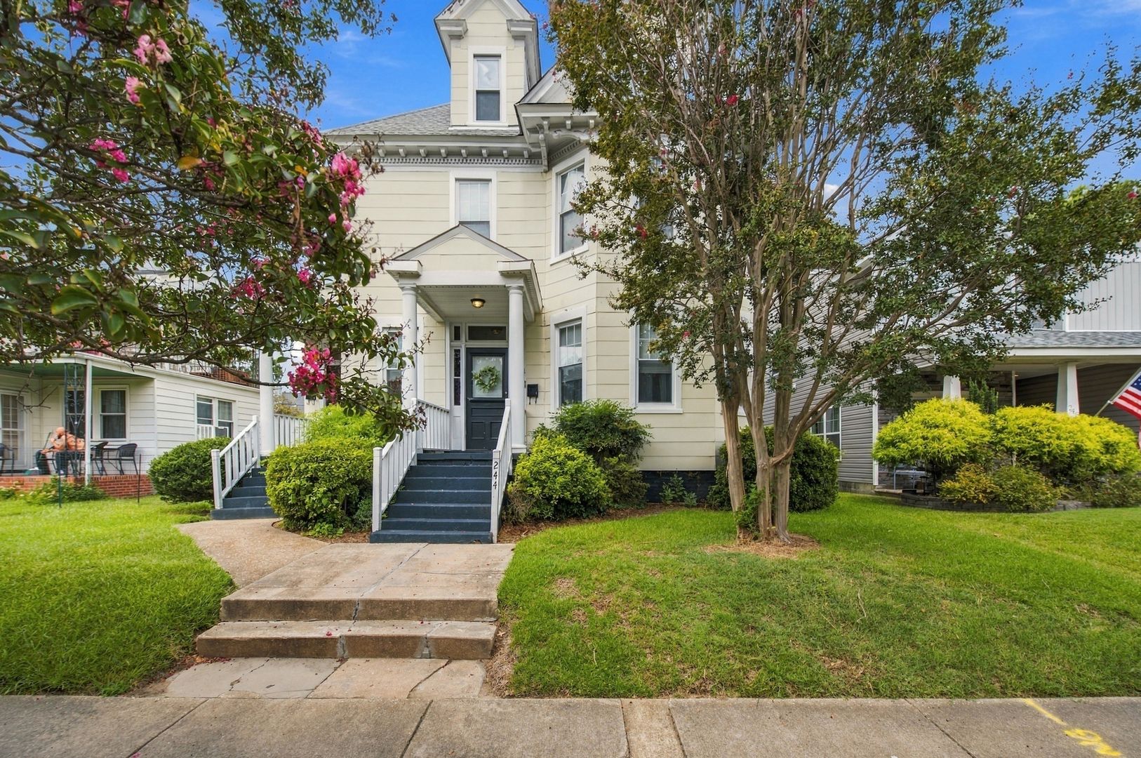 Norfolk Apartment: 244 E. 40th Street