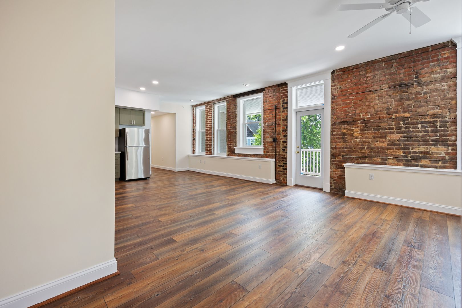 Norfolk Apartment: 913 Greenway Court