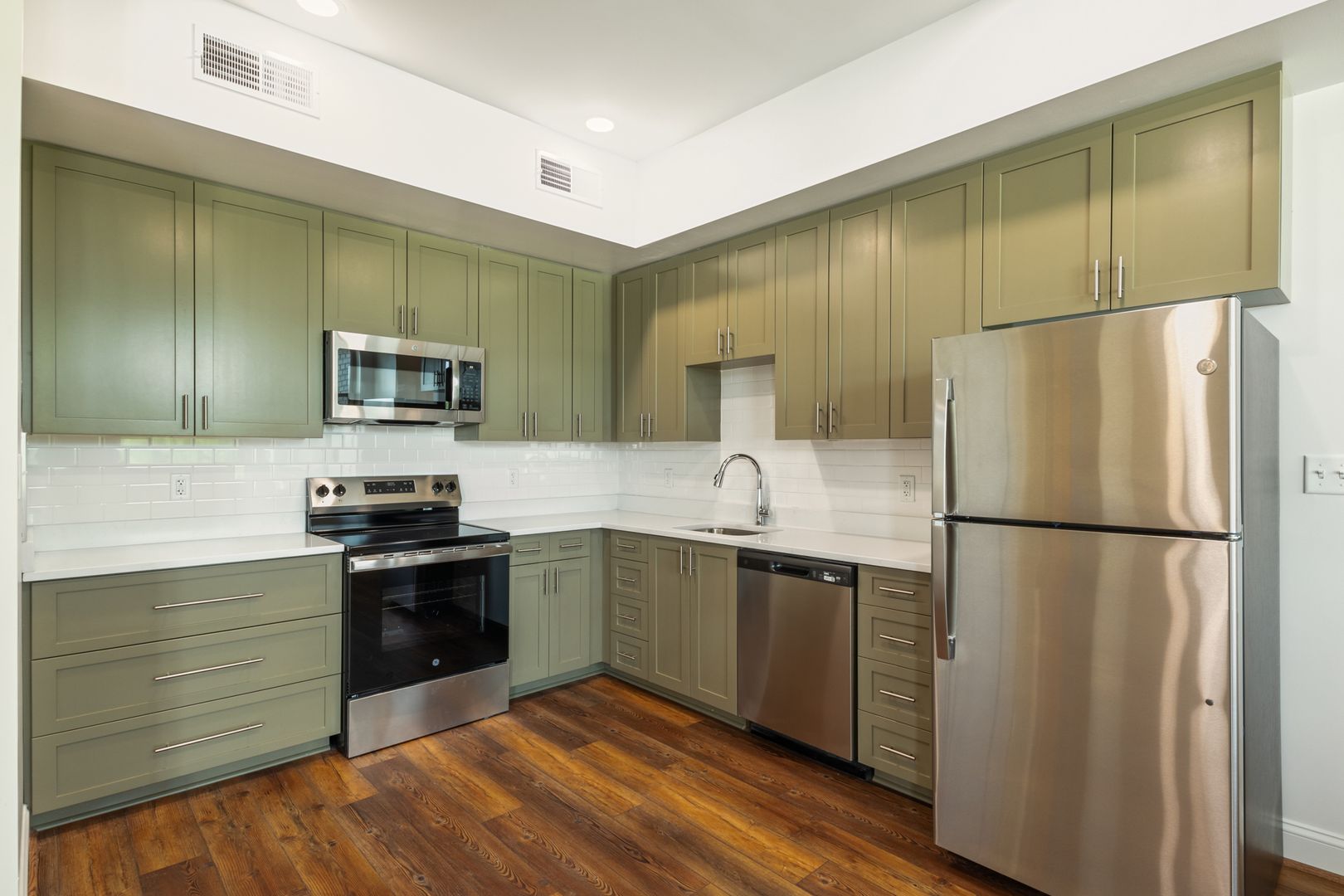 Norfolk Apartment: 913 Greenway Court