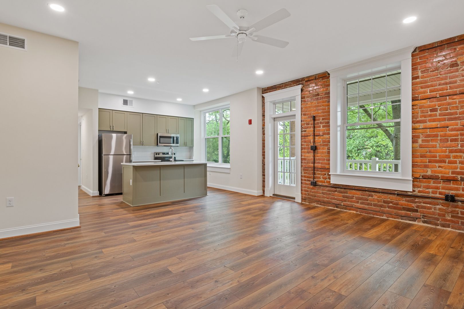 Norfolk Apartment: 913 Greenway Court