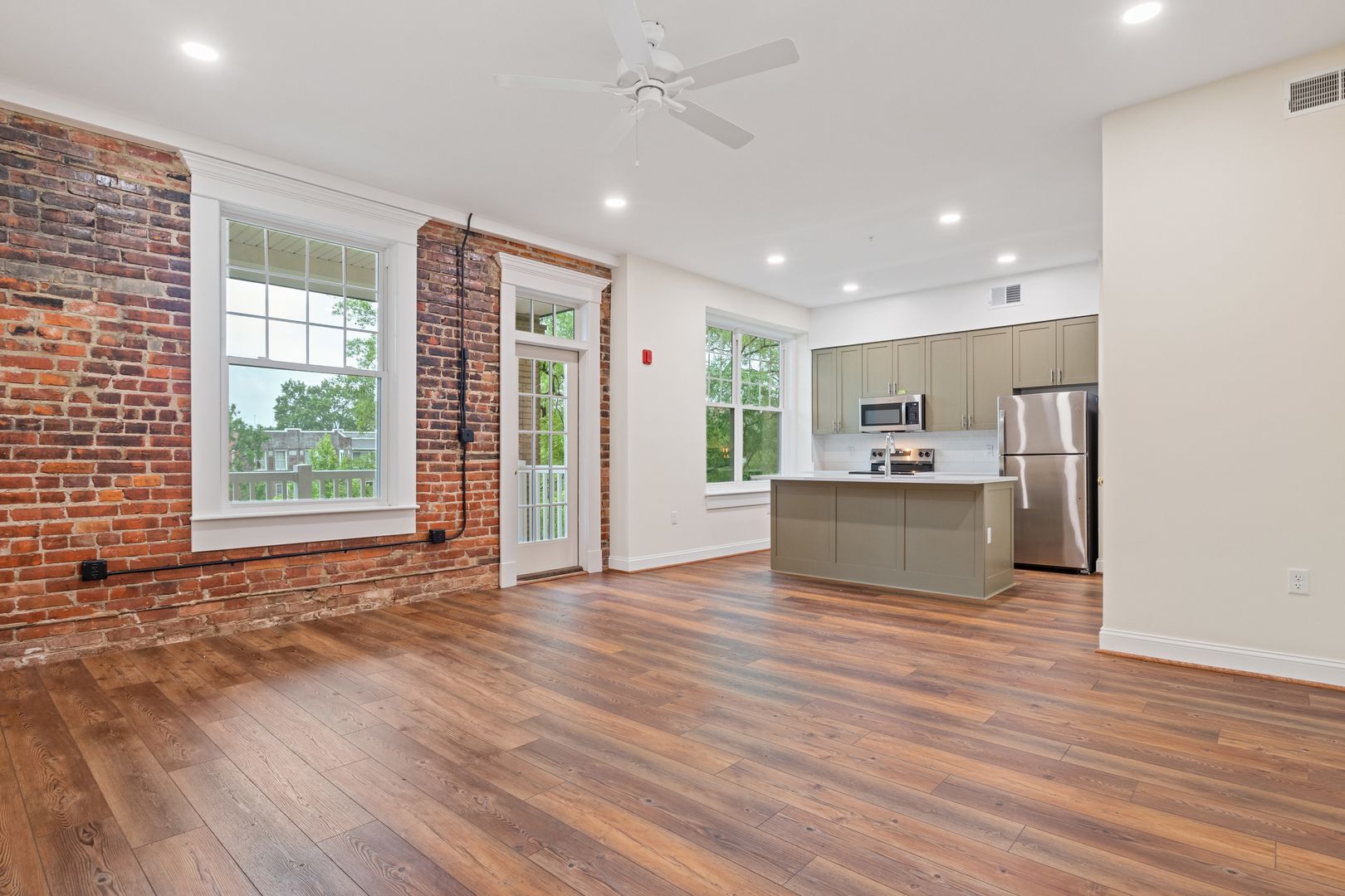 Norfolk Apartment: 913 Greenway Court