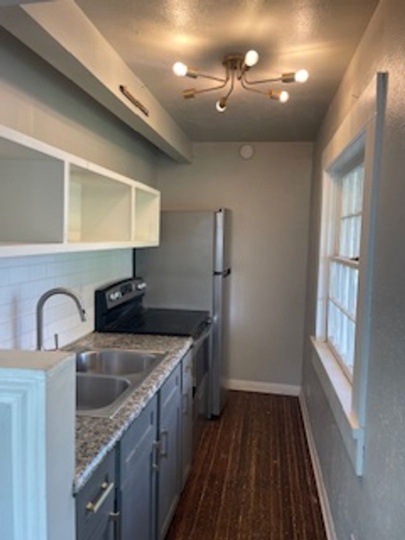 Stephenville Apartment: 504 S 1st Avenue