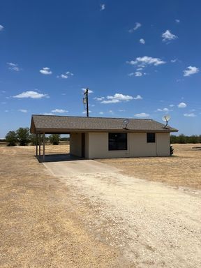 Recently remodeled 1/1 in the country. Horse stall available.
