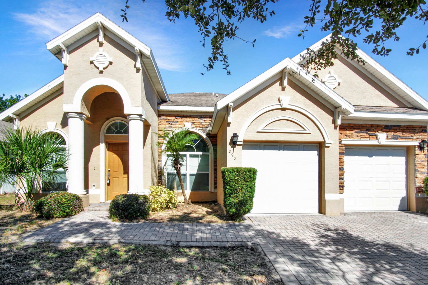 Haines City House: 290 Tower View Dr W