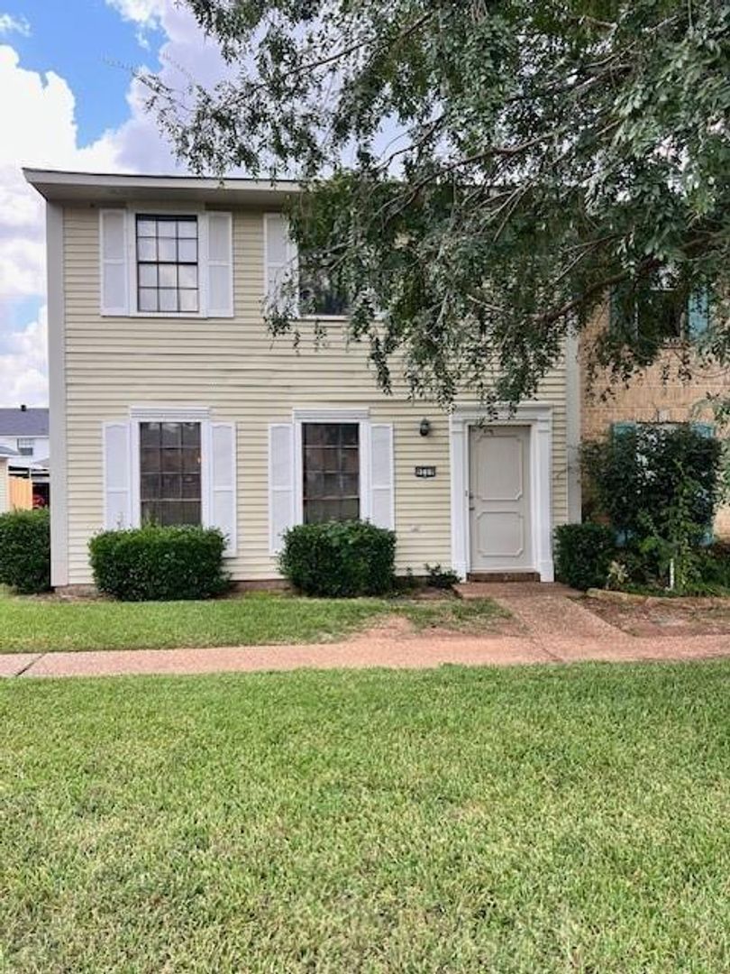 Move-in Ready 3 bed/ 2.5 bath home