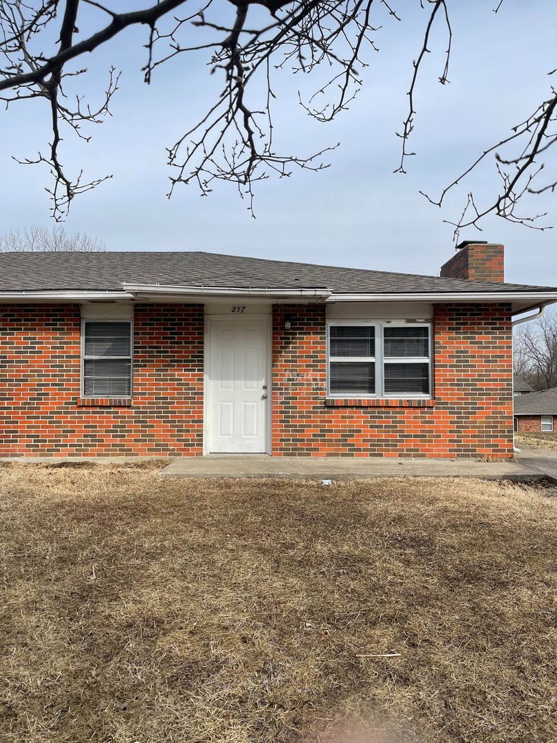 Columbia Apartment: 295 Chris Dr.