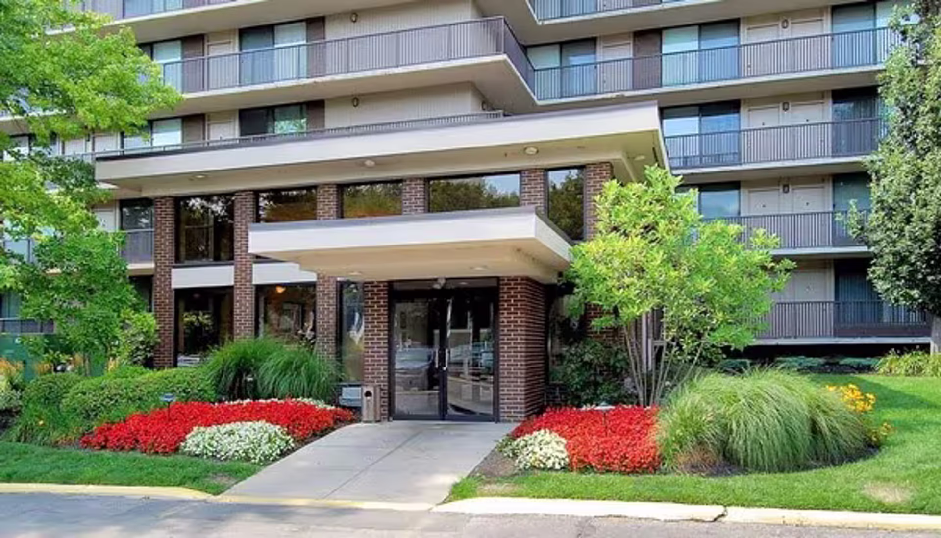 Sheffield Lake Apartment: 5115 E Lake Rd.