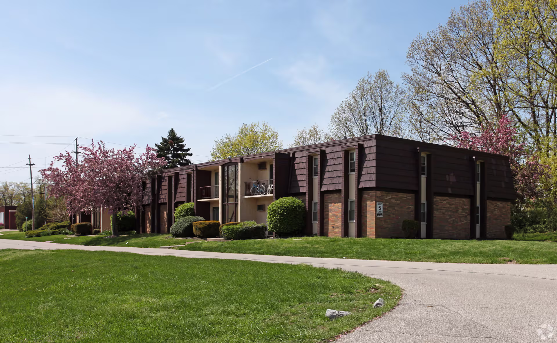 Willoughby Apartment: 1361 Fox Run Dr.