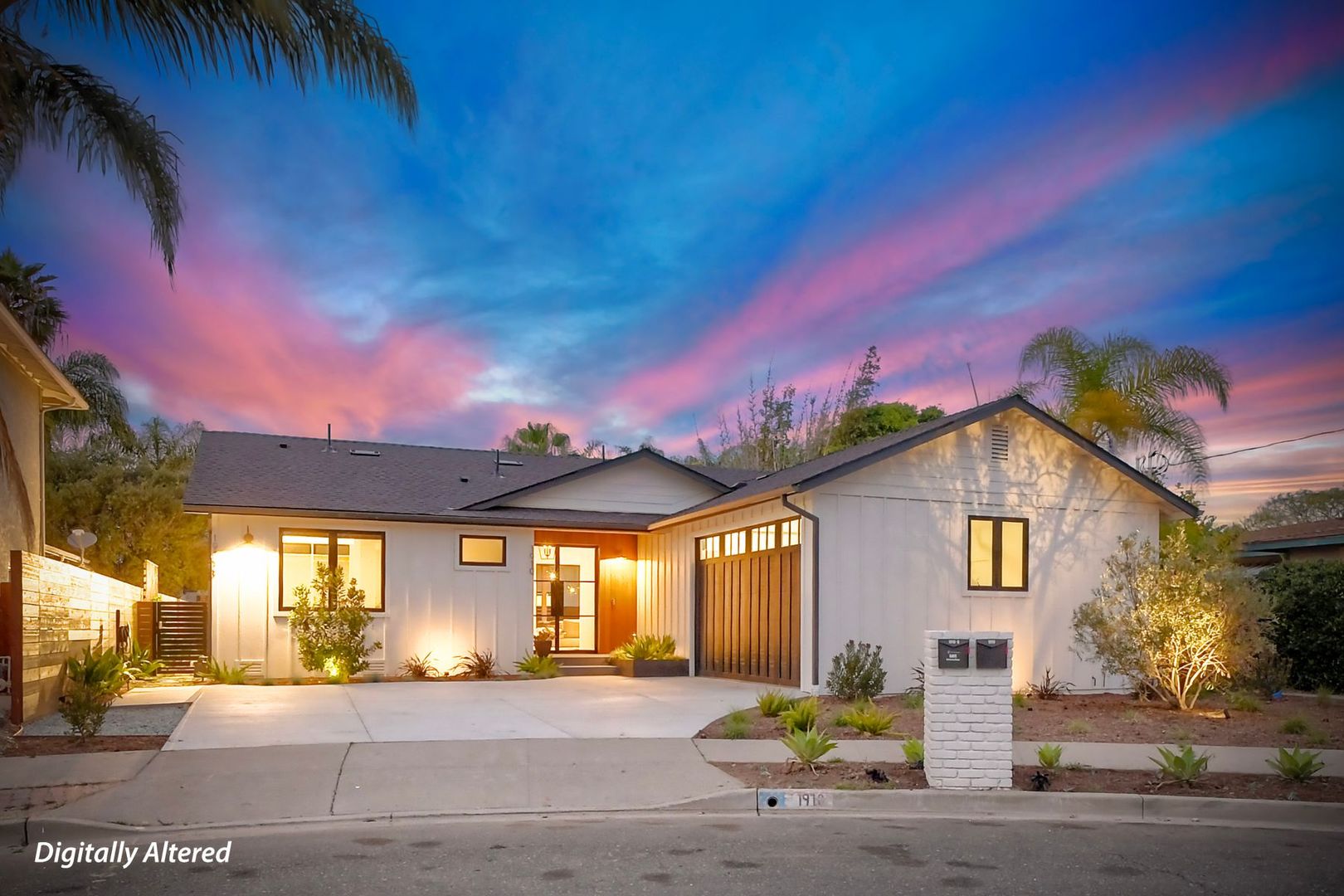 Oceanside Apartment: 1910 Raymond Lane