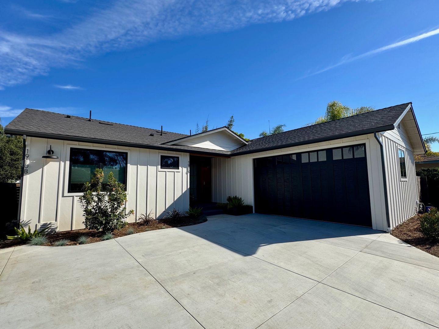 Oceanside Apartment: 1910 Raymond Lane