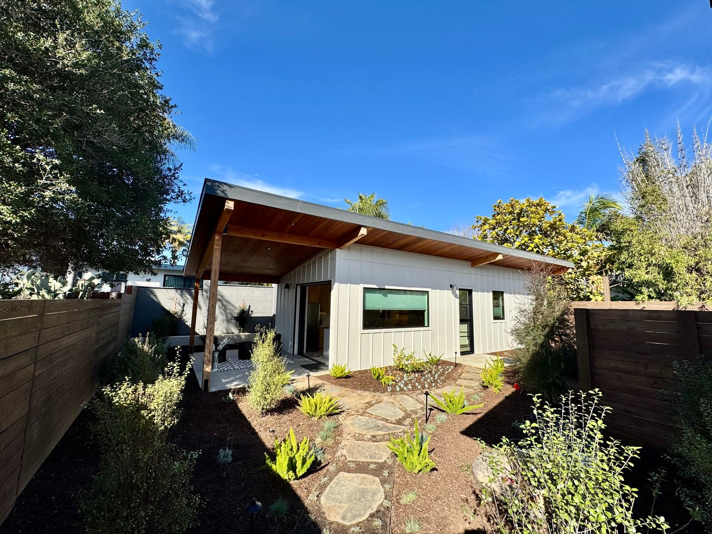 Oceanside Apartment: 1910 Raymond Lane