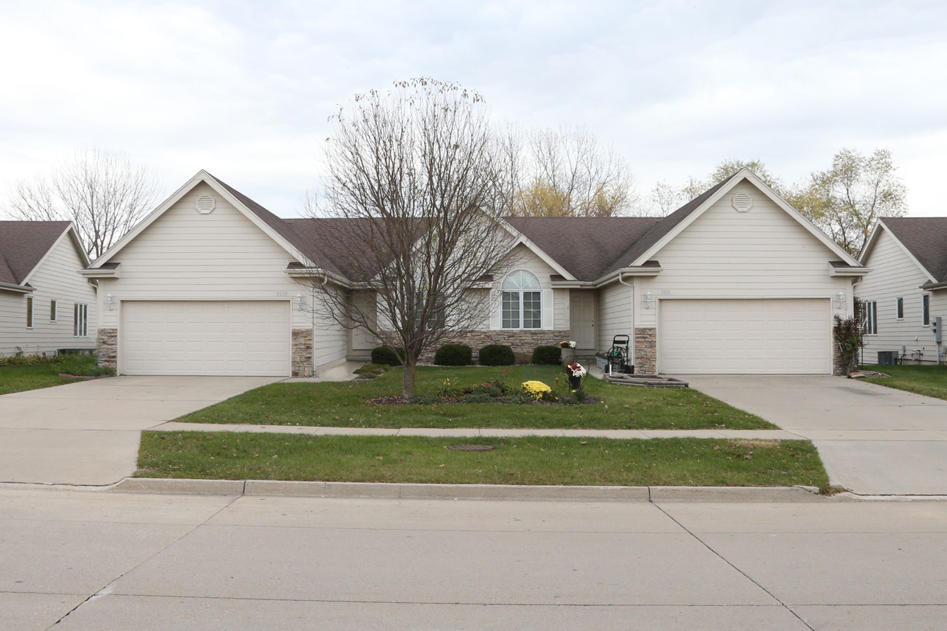 Ankeny Apartment: 3001-3015 SE Grant St.