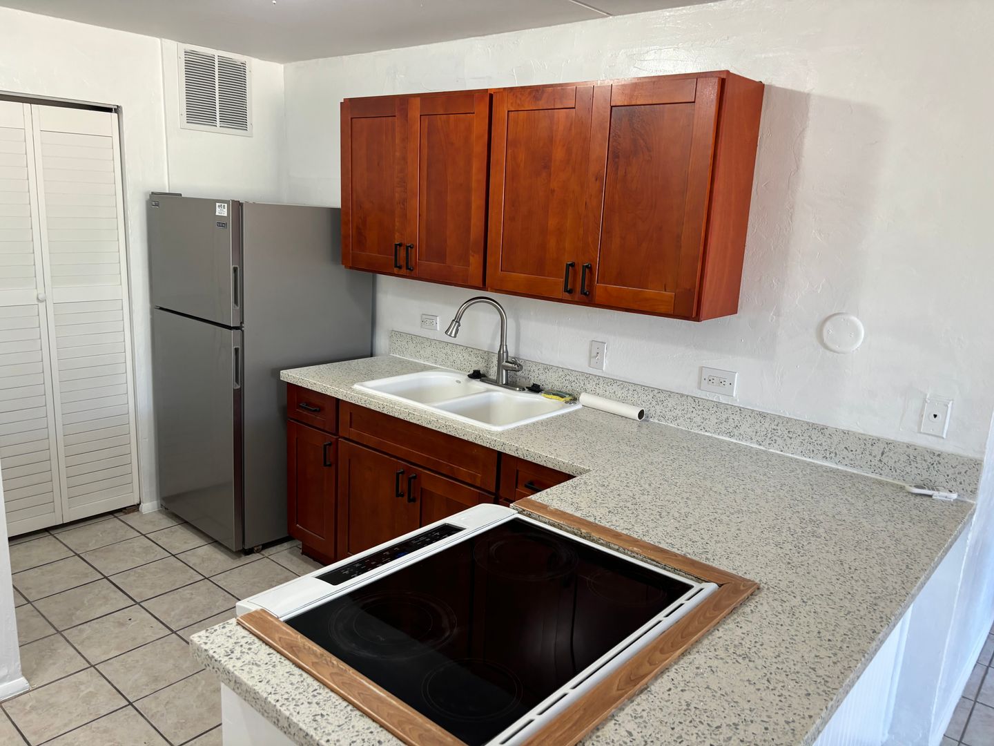 Harbor Lights 1-Bedroom – Pool, Courtyard, & Steps to Shopping