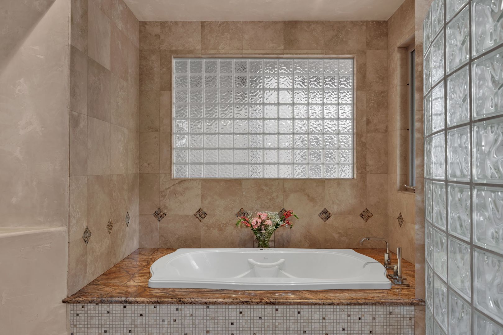 Lahaina House: 747 Kai Hele Ku St