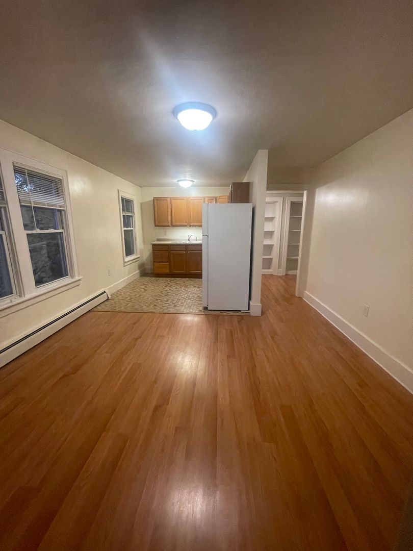 Bennington Apartment: 239 Elm Street