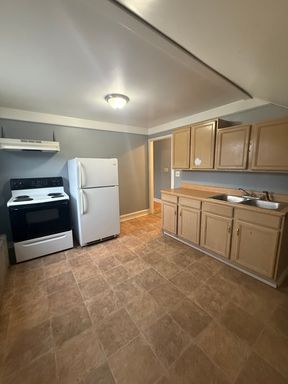Downtown one-bedroom apartment with heating fuel, hot water fuel, trash removal, water/sewer included