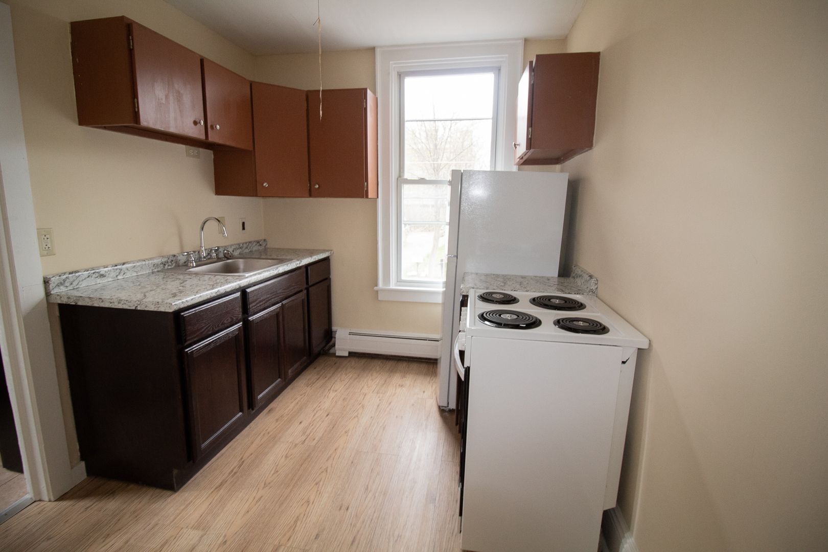 Bennington Apartment: 323 Pleasant St