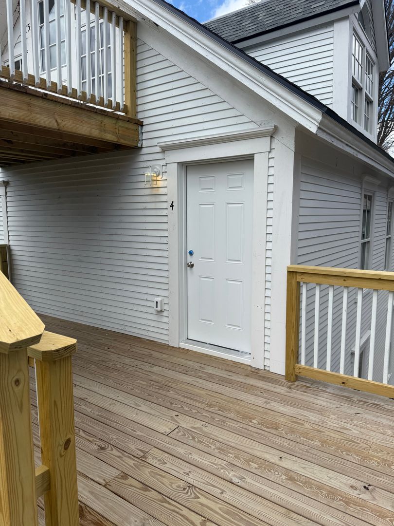 Rutland Apartment: 120 Maple Street