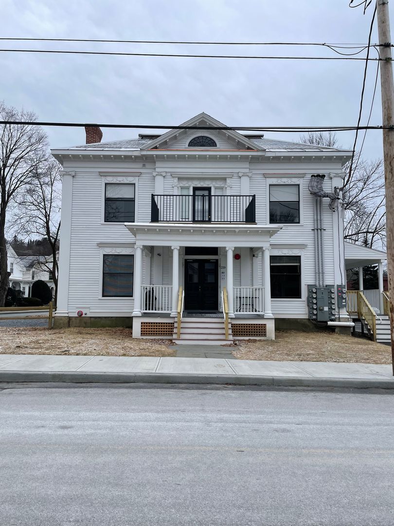 Bennington Apartment: 219 Pleasant Street