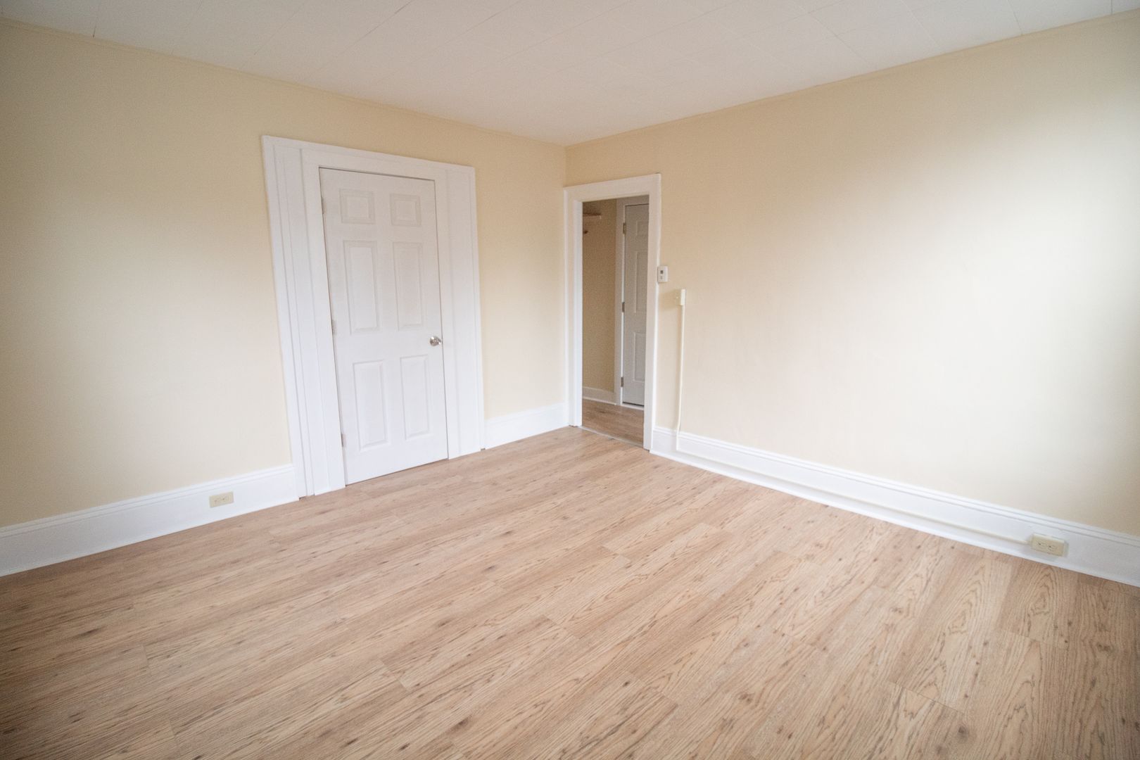 Bennington Apartment: 323 Pleasant St