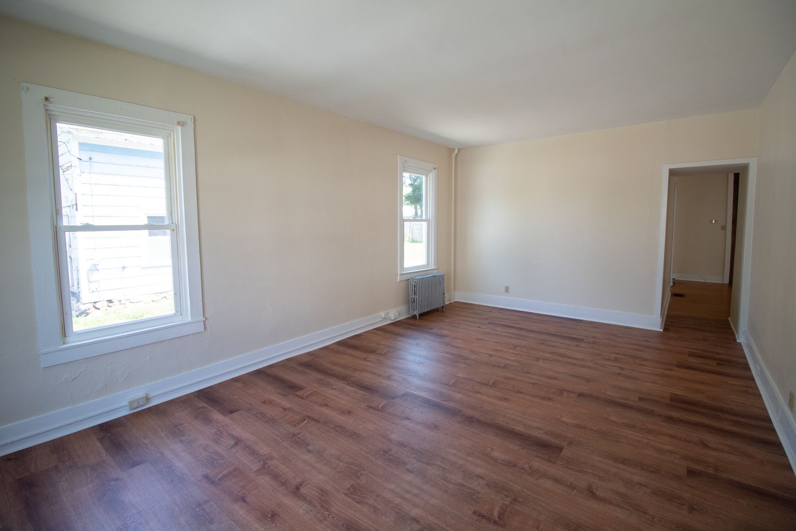 Bennington Apartment: 207 Maple St