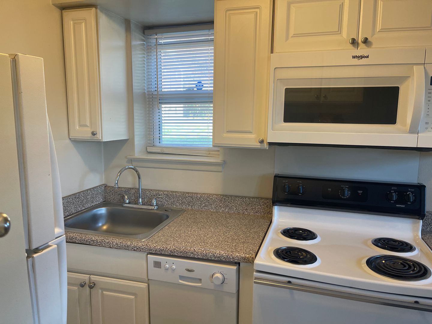 Springfield Apartment: 610 E. Woodland Avenue