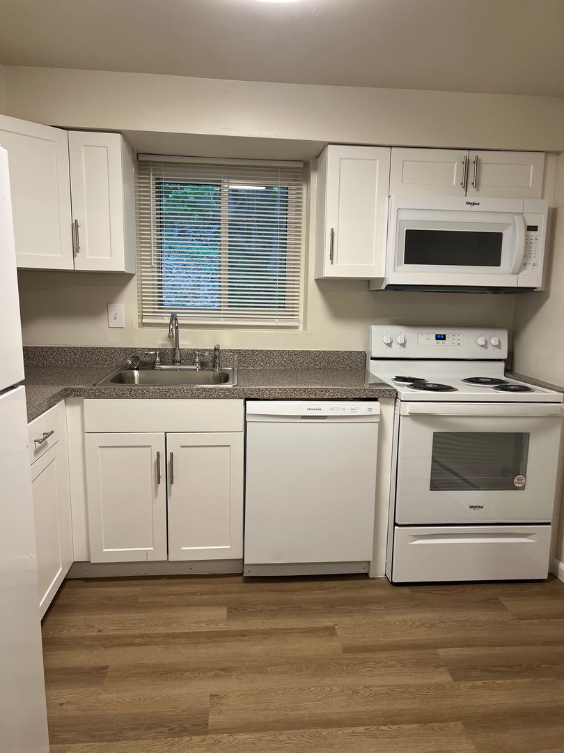 Aston Apartment: 700 Cherry Tree Road