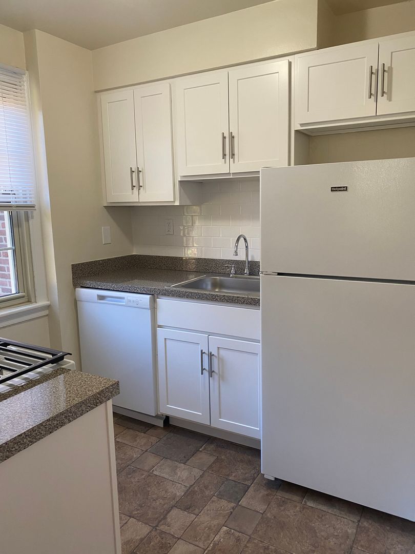 Jenkintown Apartment: 841 Highland Avenue