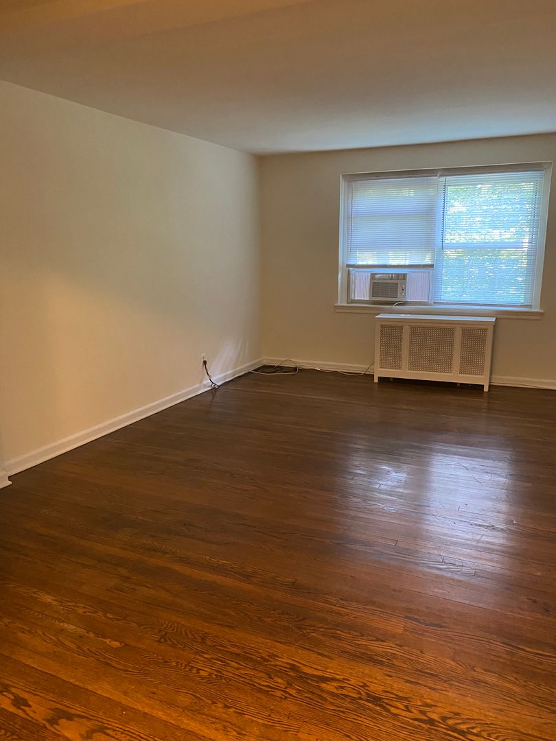 Jenkintown Apartment: 841 Highland Avenue