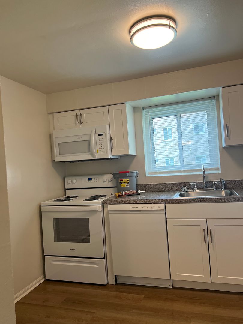 Aston Apartment: 700 Cherry Tree Road