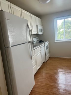 1 Bedroom Rental – 700 Cherry Tree Road, Unit 00 - B-11, Aston, PA 19014