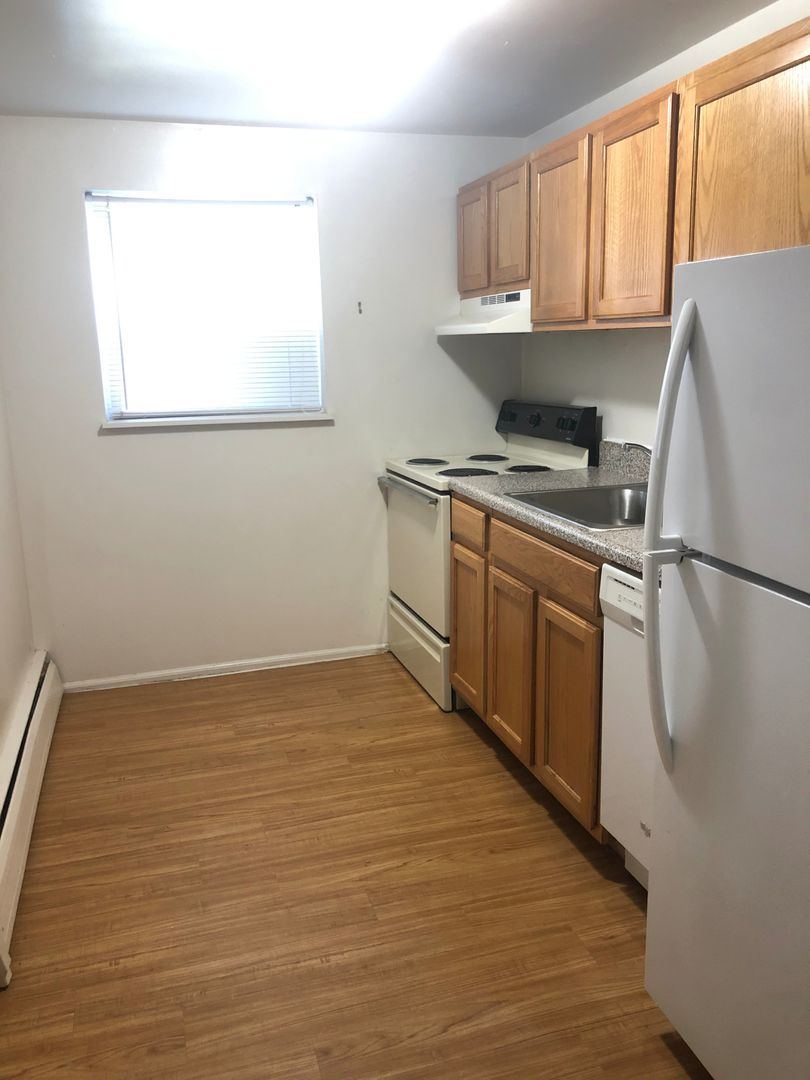 Aston Apartment: 700 Cherry Tree Road