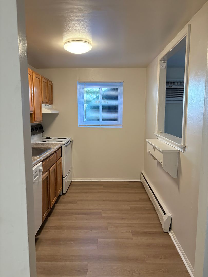 Aston Apartment: 700 Cherry Tree Road