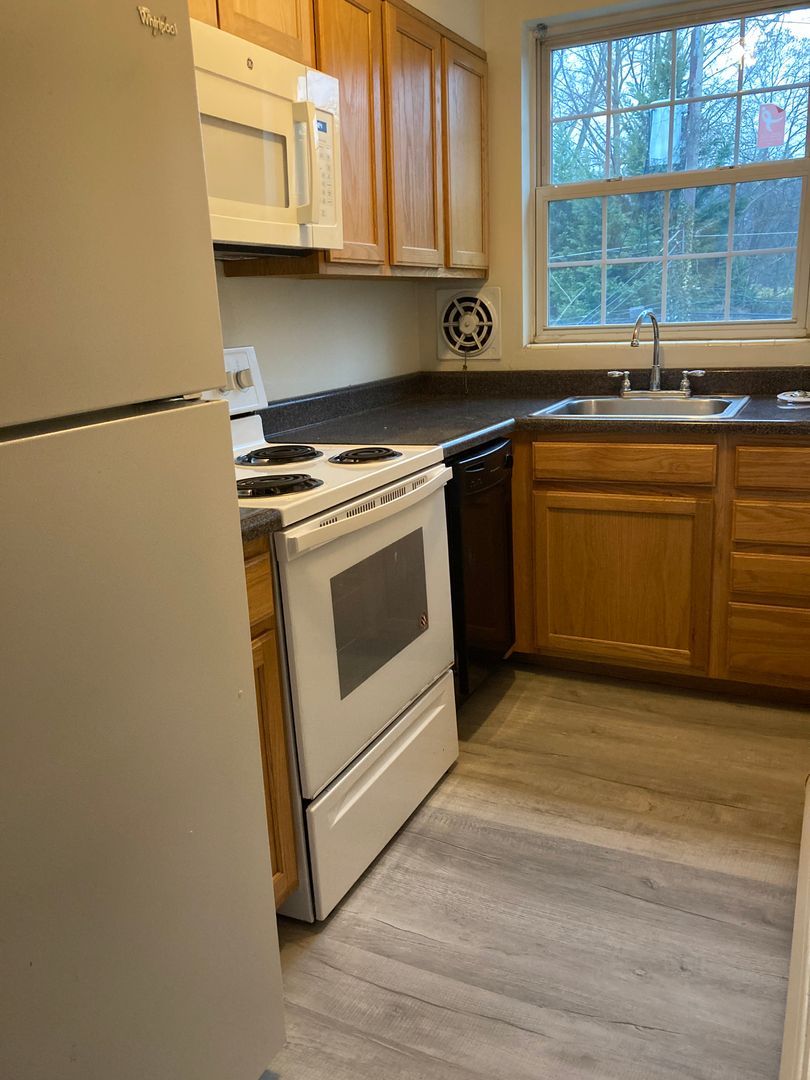 Wayne Apartment: 430 E. Lancaster Avenue