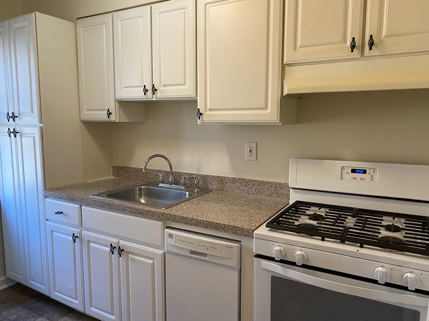 Jenkintown Apartment: 841 Highland Avenue