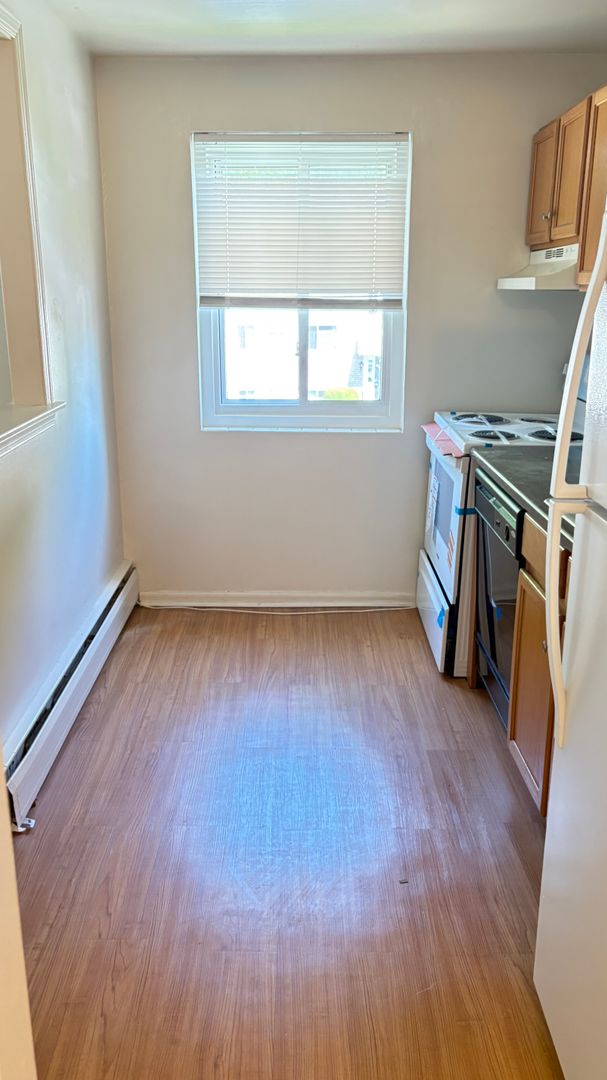 Aston Apartment: 700 Cherry Tree Road