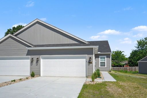 Spacious New 2BR/2BA Duplex Outside Of Cincinnati – photo 1