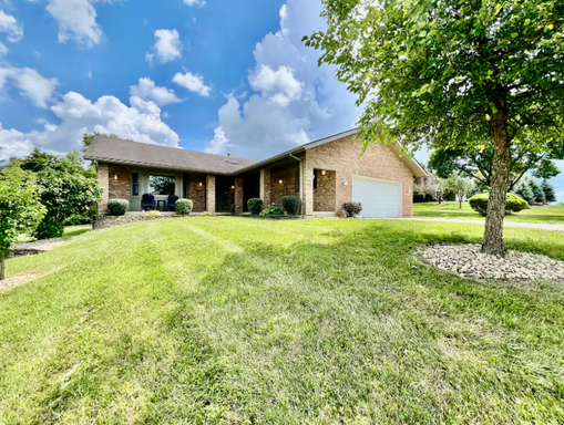 Large, stylish home in heart of Liberty twp. – photo 1