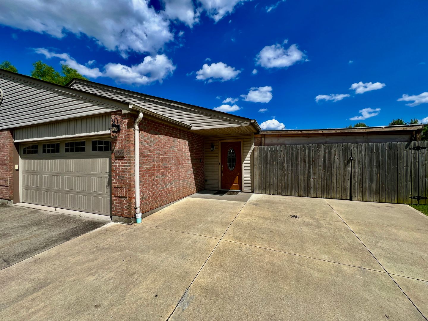 Monroe House: 160 Overbrook Drive