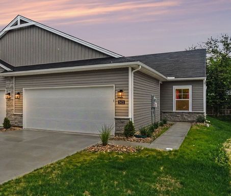 Stylish 2 Bedroom Duplex | Garage + Fast Wi-Fi – photo 1