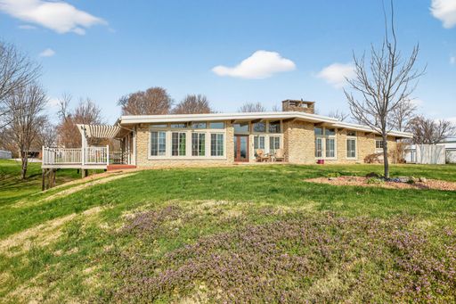 5BR Retreat w/ Private Indoor Pool In Greensburg